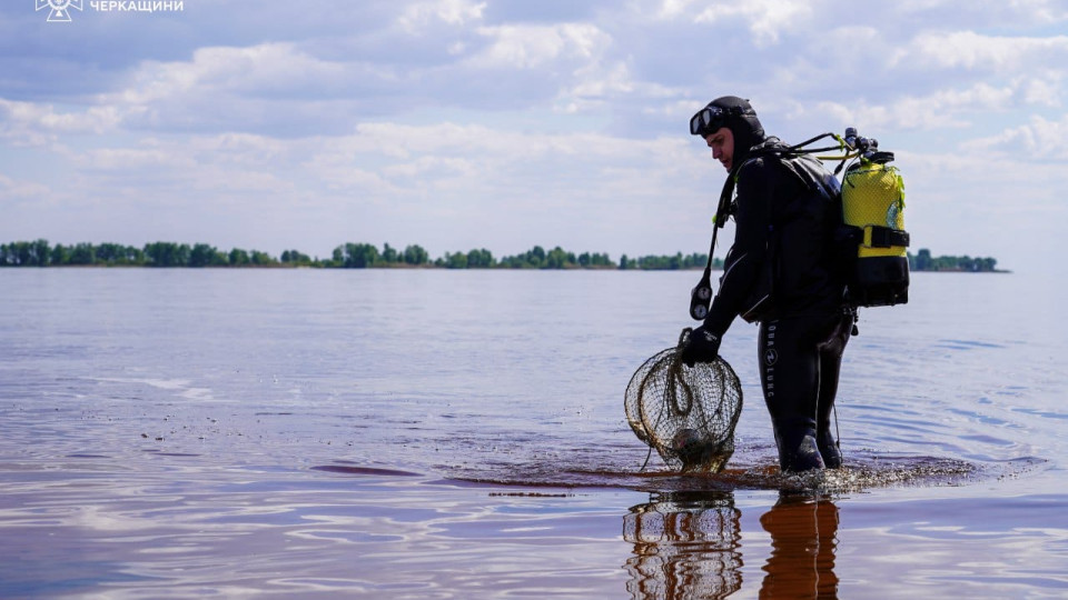 В Черкассах водолазы приступили к обследованию дна водоемов в местах массового отдыха