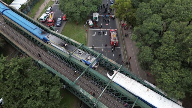 60 пострадавших: в Буэнос-Айресе &#8212; авария, столкнулись два поезда