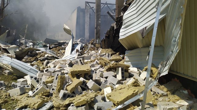 Разрушены дома, есть погибшие и раненые: РФ обстреляла за сутки не менее 6 областей Украины