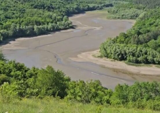 Жители двух областей Украины заметили обмеление реки Днестр и ее притоков &#8212; соцсети