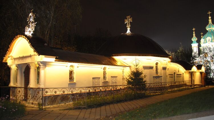Ночью 17 мая демонтировали часовню УПЦ возле Десятинной церкви в Киеве &#8212; соцсети