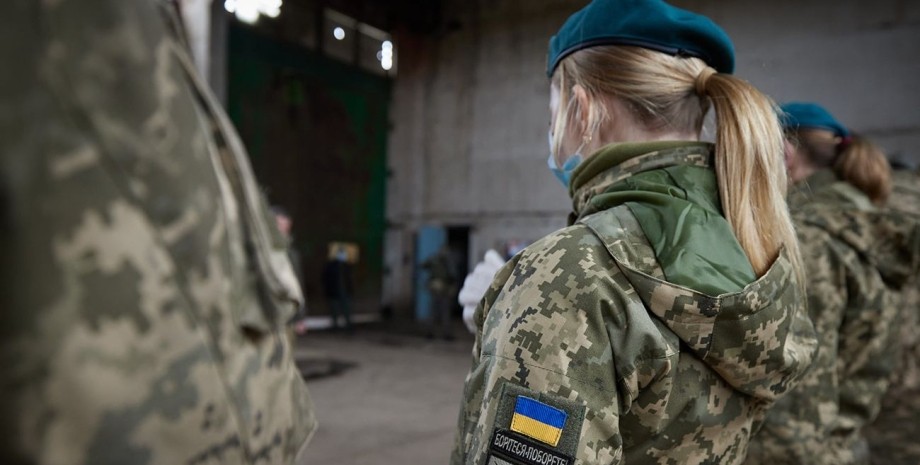 Военнообязанных женщин в Украине будут штрафовать, если они не обновят свои данные до 16 июля 2024