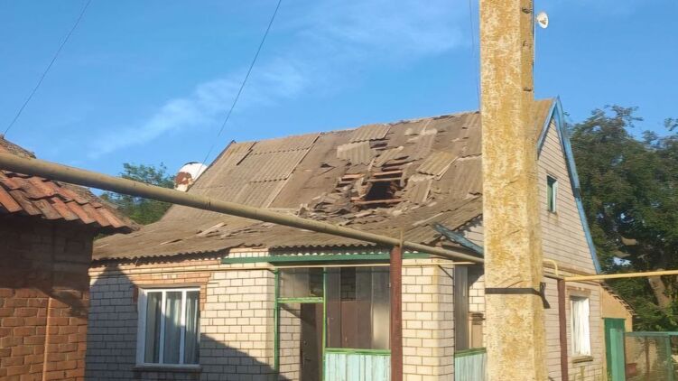 РФ нанесла удары по Никополю и окружающим селам: повреждены жилые дома и коммунальное предприятие