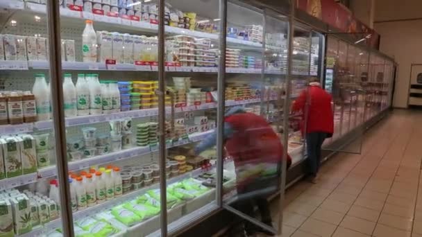 В украинских магазинах из-за отключений света сократят доставку молочных продуктов, замороженной и готовой еды &#8212; СМИ