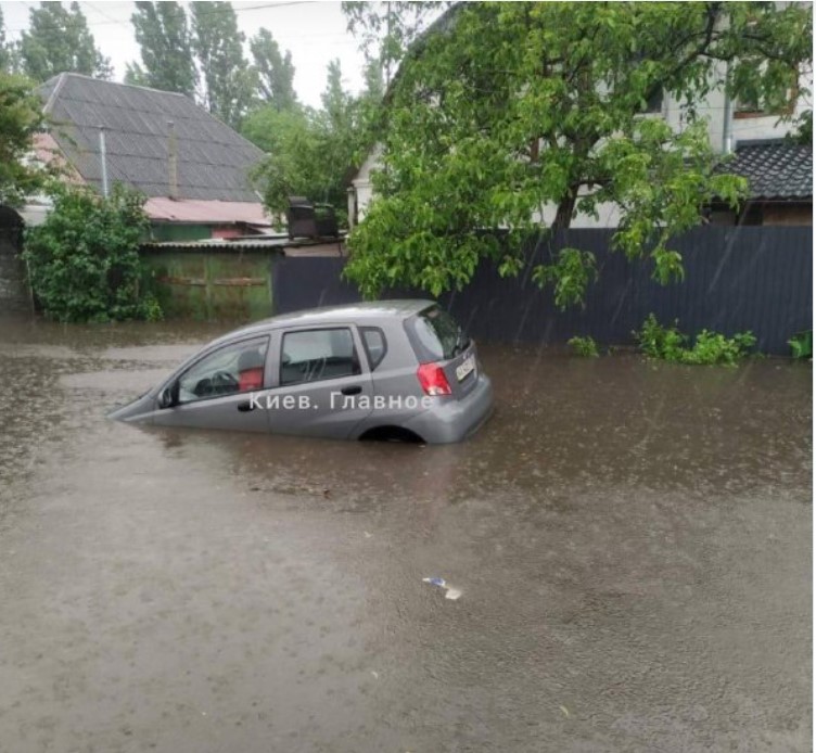 Украину заливает дождями и высушивает одновременно: ученые предупредили об опасных изменениях климата