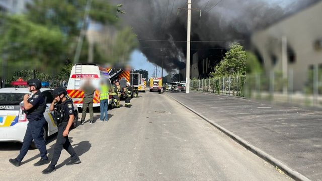В Одессе в результате ракетной атаки ранены три человека, пожар ликвидирован &#8212; ГСЧС
