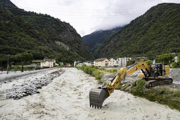 Сильные дожди в Швейцарии вызвали оползень: 3 человека пропали без вести