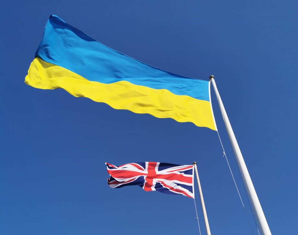 Украина договорилась с Великобританией о кредите 2 млрд фунтов стерлингов на финансирование оборонных нужд
