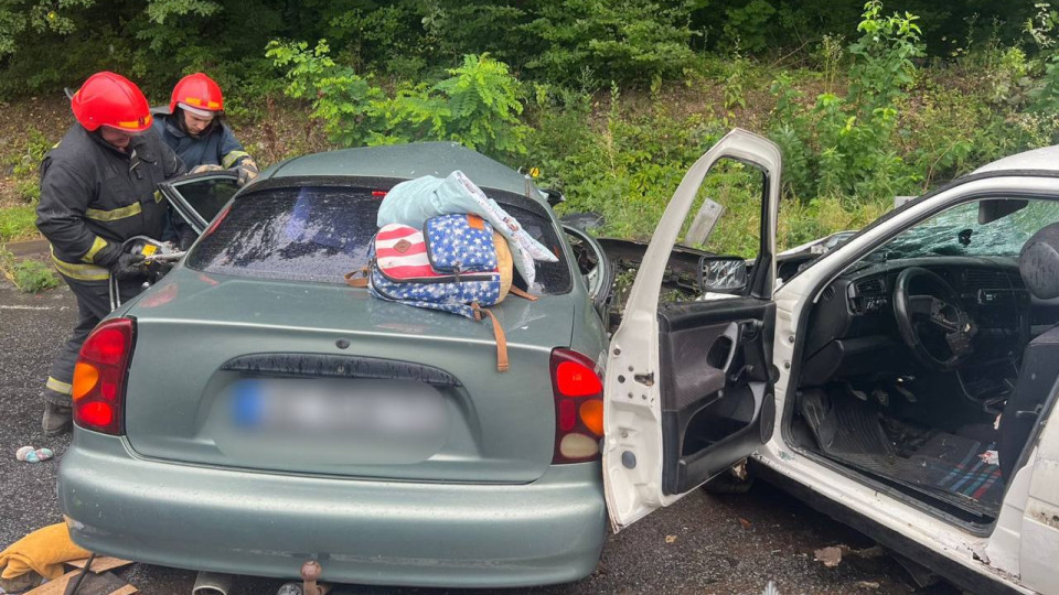 В ДТП на встречной полосе в Винницкой области погибли мужчина и женщина, их 10-месячный ребенок госпитализирован