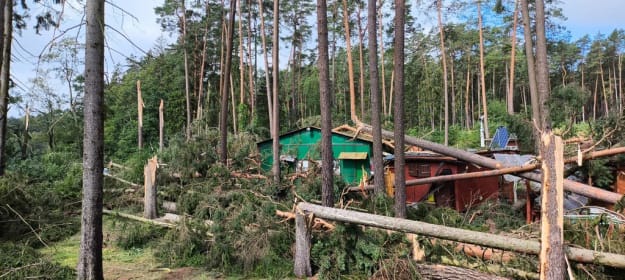 В Польше ураган разнес лагерь отдыха, где было около 20 человек