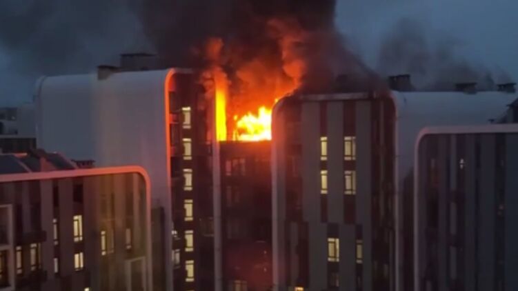 Из-за взрыва генератора произошел пожар в киевском жилкомплексе
