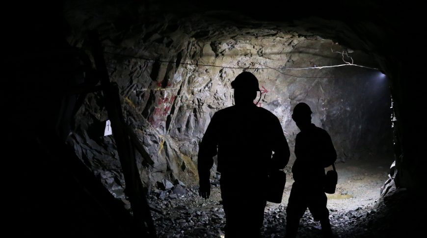 На старой шахте в Польше произошла авария: под землей остаются десятки людей