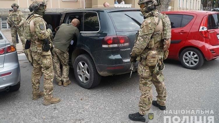 В Тернопольской области сотрудники ТЦК получали до 150 тысяч долларов взяток в месяц от уклонистов и военных
