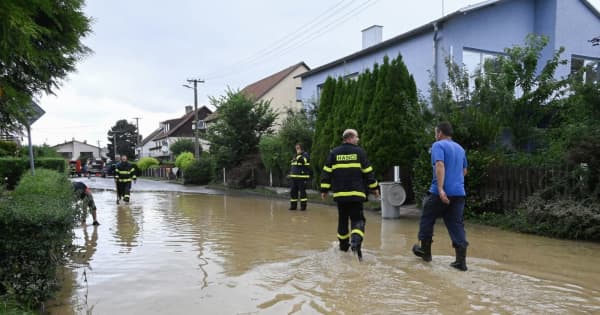 В Чехии прошли сильные ливни: в некоторых регионах &#8212; наводнения и упавшие деревья