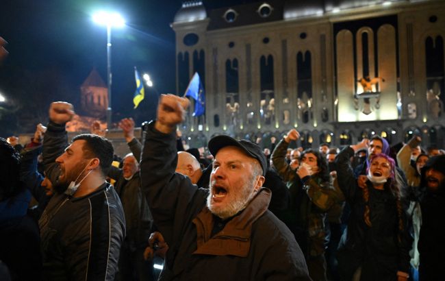 Вечером 29 ноября в Грузии продолжились протесты из-за отказа властей продолжать евроинтеграцию