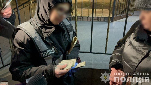 Нацполиция Украины задержала на взятке чиновницу Центральной МСЭК: снимала с военного учета