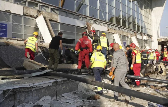 Не менее 13 погибших: в Сербии на железнодорожном вокзале обвалилась крыша