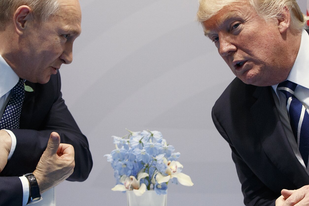 Трамп провел телефонный разговор с Путиным &#171;о скорейшем завершении войны&#187; &#8212; WP