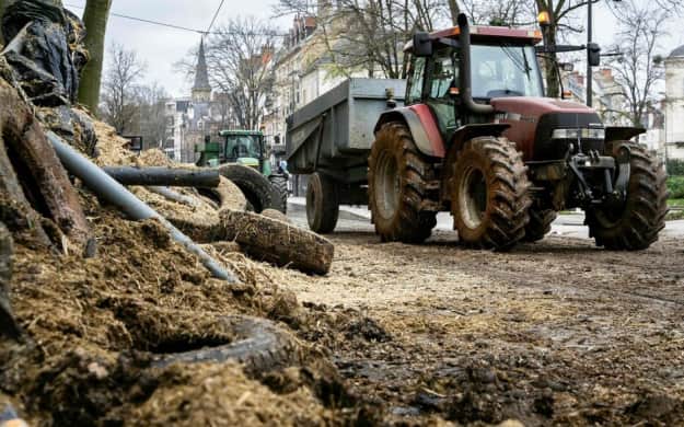 Фермеры во Франции проводят акцию протеста против торгового соглашения со странами Меркосур