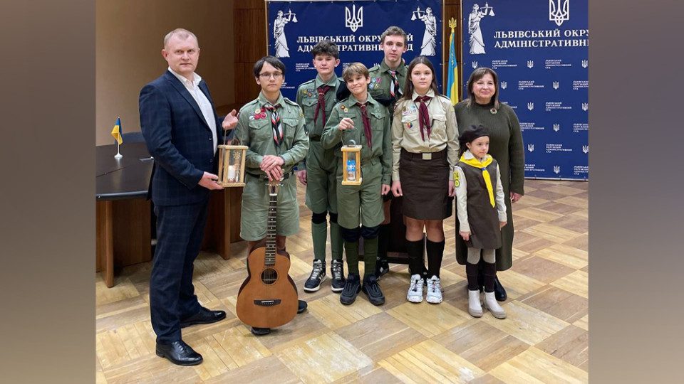 Вифлеемский Огонь Мира передали во Львовский окружной административный суд