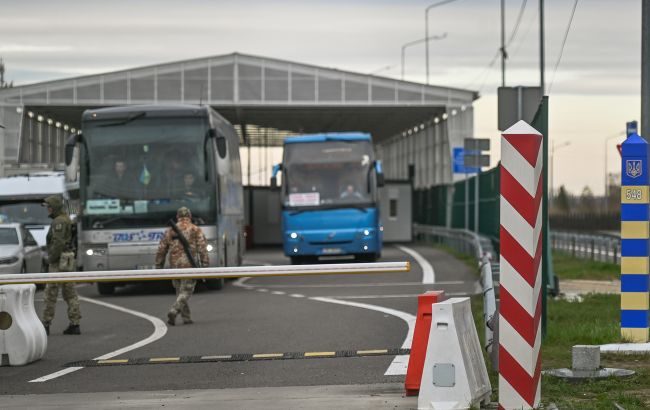 Минимум на двух пунктах пропуска на границе Украины есть очереди из авто &#8212; ГПСУ