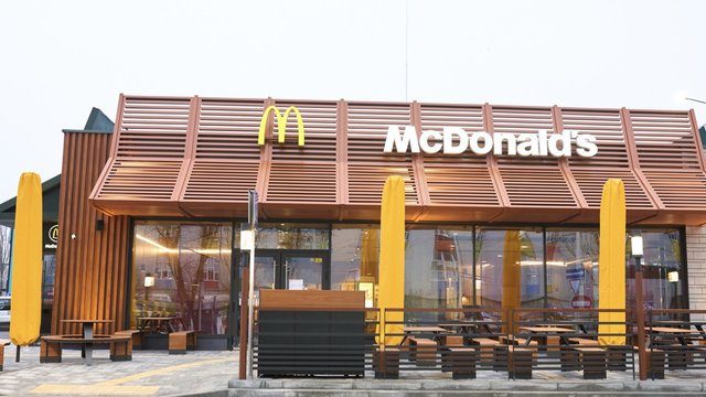 McDonald’s открыл ресторан на АЗК в Киеве рядом со станцией метро “Бориспольская”