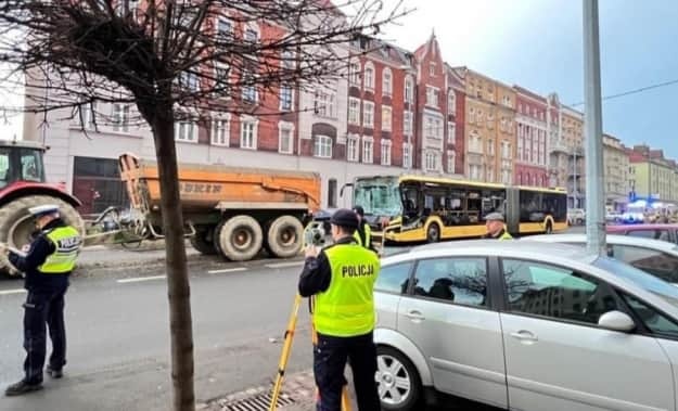 Не менее 14 пострадавших: в польском городе столкнулись рейсовый автобус и трактор