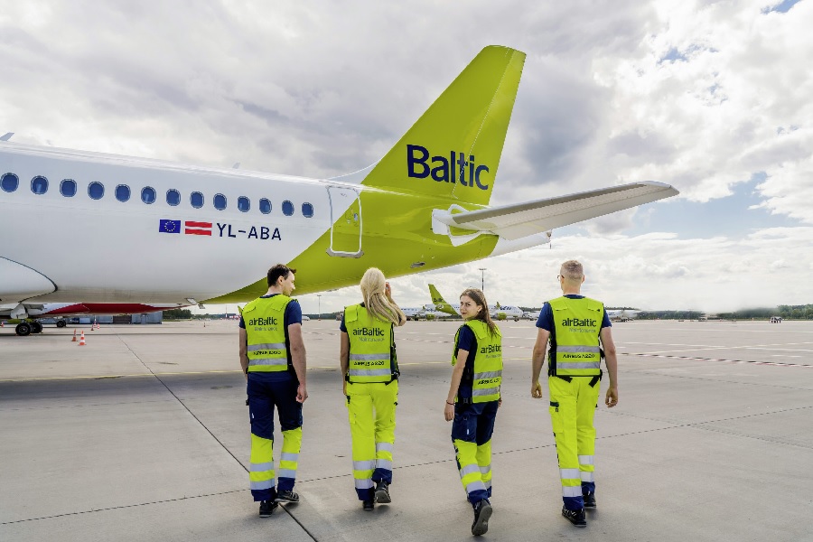 Авиакомпания airBaltic отменила тысячи рейсов на лето, в том числе на курорты в Европе и Кишинев