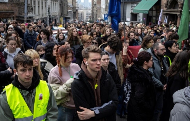 В Сербии проходит антиправительственный протест: закрыты бары, школы, театры