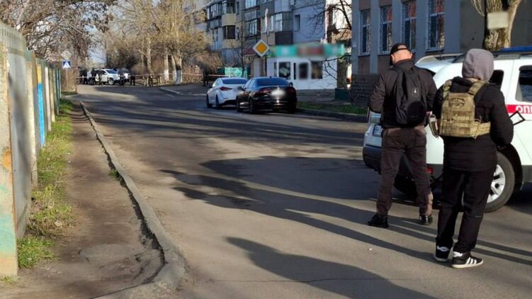 Прогремел взрыв: в Одесской области женщина оставила два пакета возле государственного учреждения