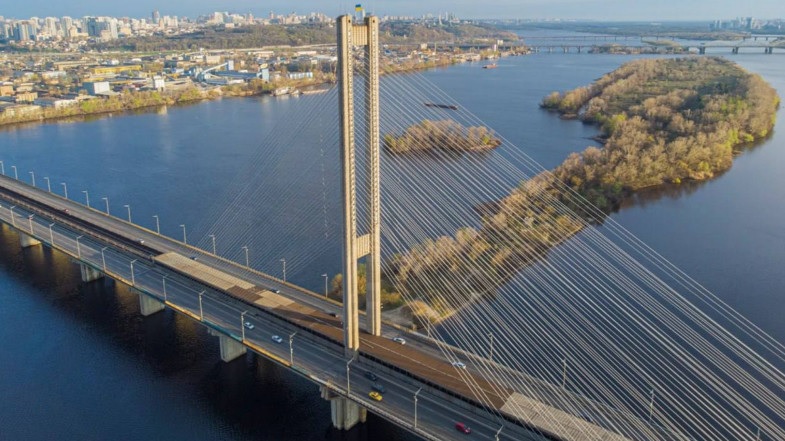 В Киеве разрешили движение транспорта по Южному мосту с левого на правый берег