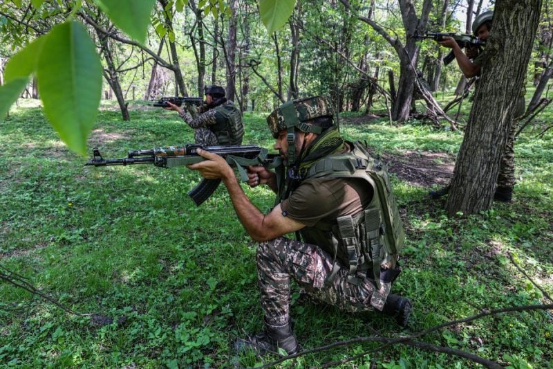 На границе Индии и Пакистана начались бои