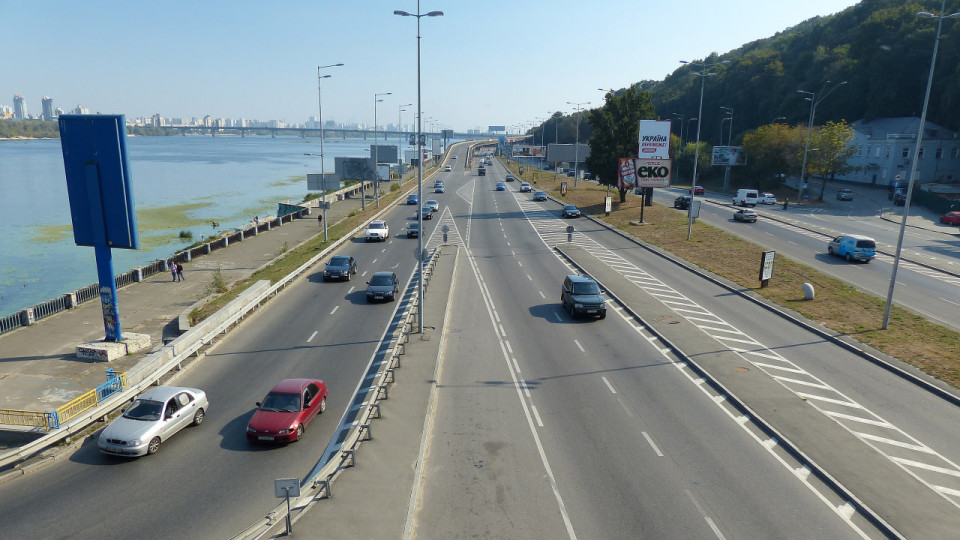 На дорогах Киева и Днепра водителям авто разрешили повышать скорость