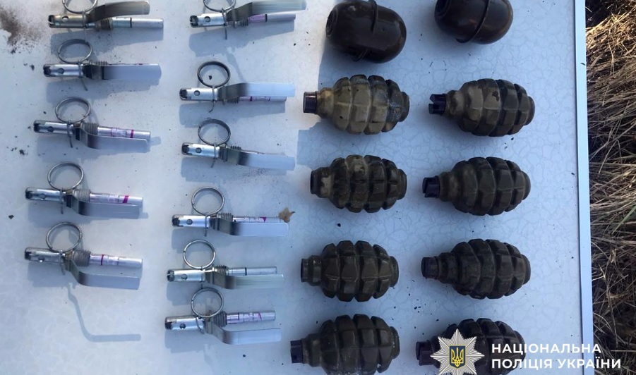 В Полтавской области правоохранители изъяли схрон боеприпасов в одной из лесополос