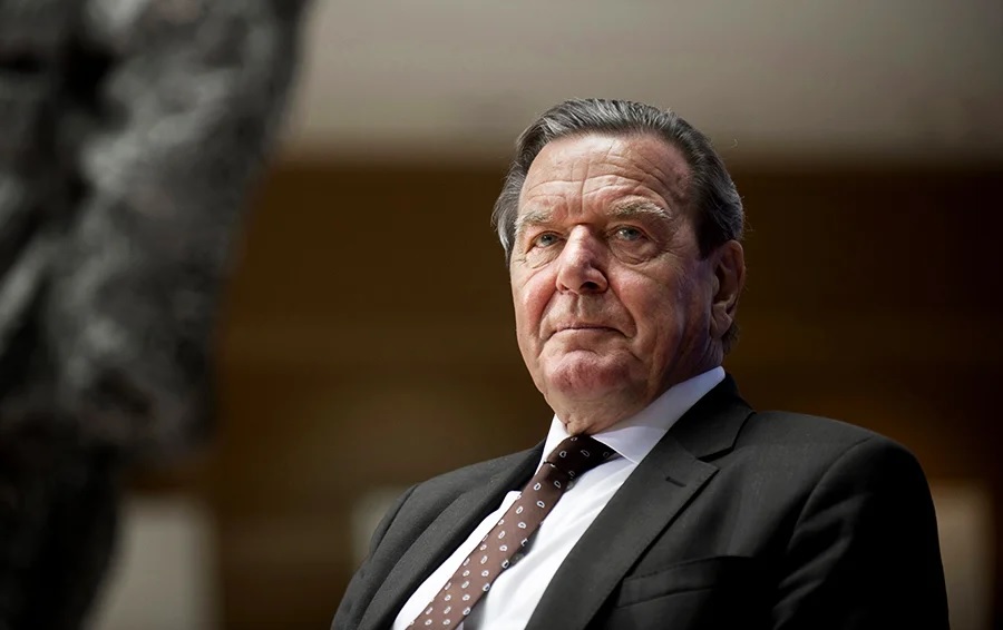 Экс-канцлер Германии Шредер отказался от борьбы за офис в Бундестаге