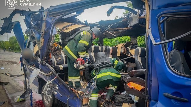 Не менее 7-ми пострадавших: РФ ударила дроном по автобусу в Белополье на Сумщине
