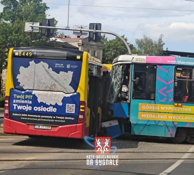 В польском Вроцлаве 11 человек пострадали при столкновении городского автобуса и трамвая