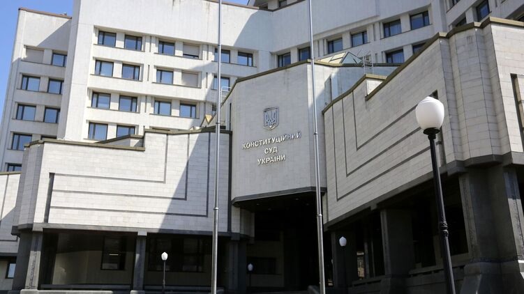 В Украине подозревают чиновника Конституционного суда в организации схем для уклонистов
