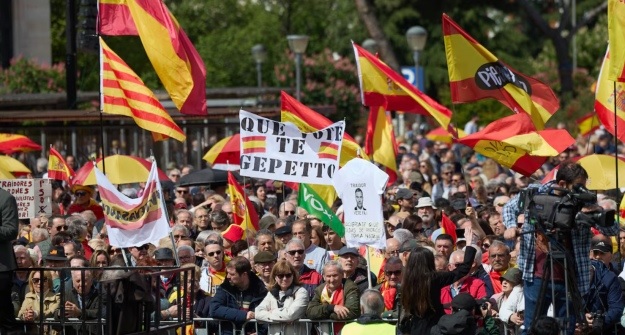 Жители Испании после блэкаута на митинге требовали отставки правительства и досрочных выборов