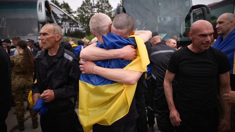 Зеленский подписал закон о выплатах 50 тысяч грн освобожденным из плена защитникам