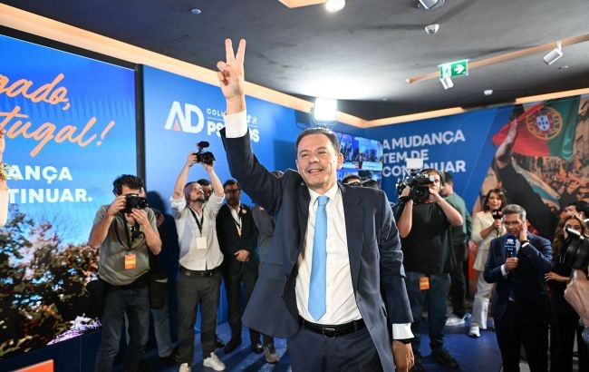На досрочных парламентских выборах в Португалии побеждает AD
