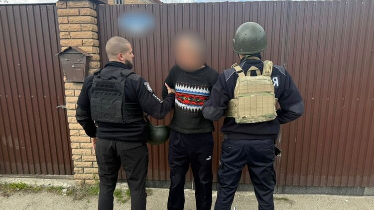Под Киевом мужчина купил у военного оружие, а потом из него расстрелял продавца и его тёщу: подробности громкого убийства