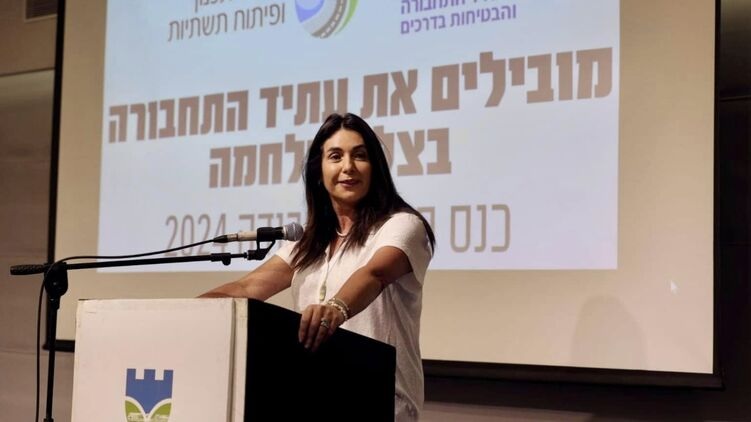 Израиль временно не выпускает своих граждан за границу &#8212; министр транспорта