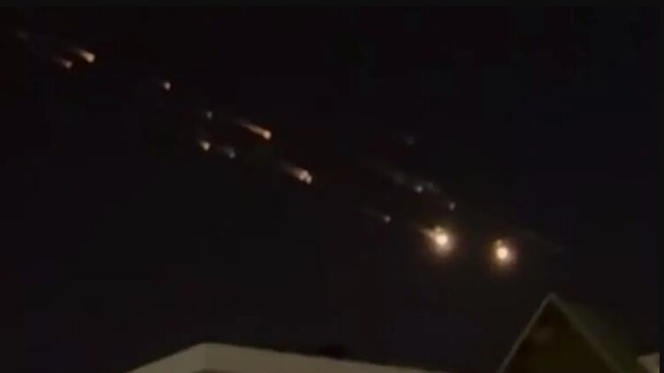 В небе Казахстана, РФ и Киргизии появились яркие объекты неизвестного происхождения