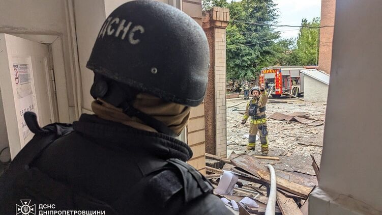 В Кривом Роге россияне ударили дроном рядом со зданием ТЦК