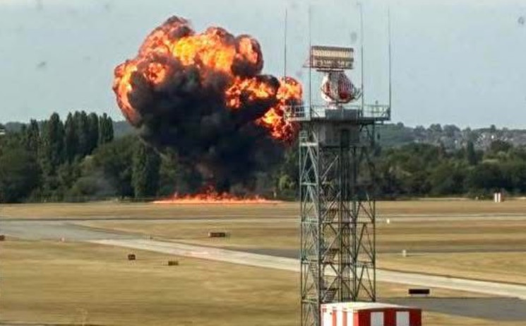 В лондонском аэропорту Саутенд разбился пассажирский самолет