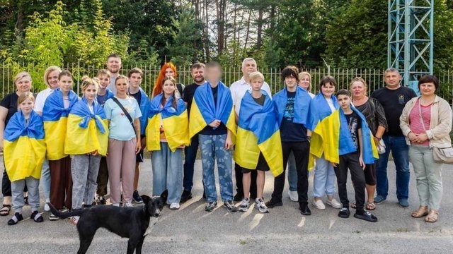 Пятеро детей из Лозовой, вывезенных в РФ в первые дни полномасштабной войны, вернули в Украину