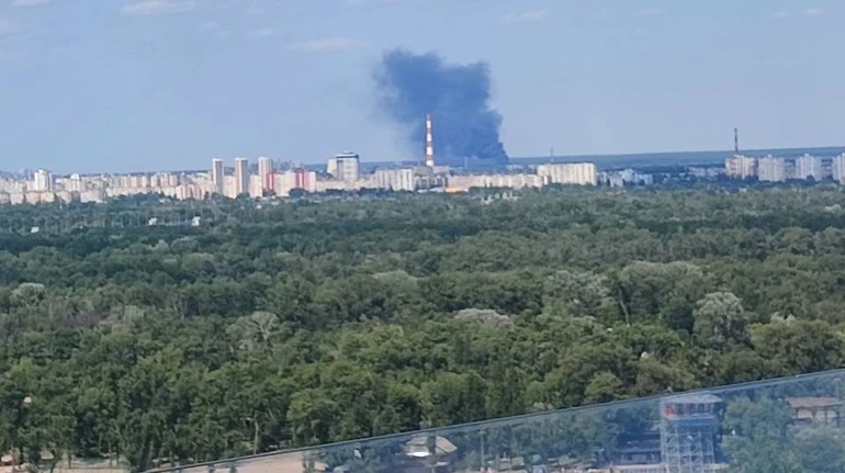 В Киеве после взрыва на Левом берегу отключился свет, версию о ЧП на ТЭЦ-6 власти не подтверждают