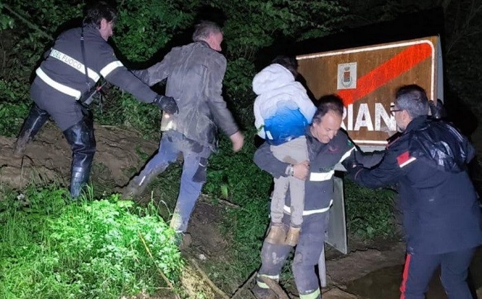 В Италии отец двух детей, опасаясь коронавируса, годами держал их в лесной хижине