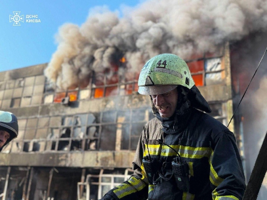 Ночью РФ ударила ракетами и дронами по Киеву: есть погибшие и раненые, вспыхнули пожары